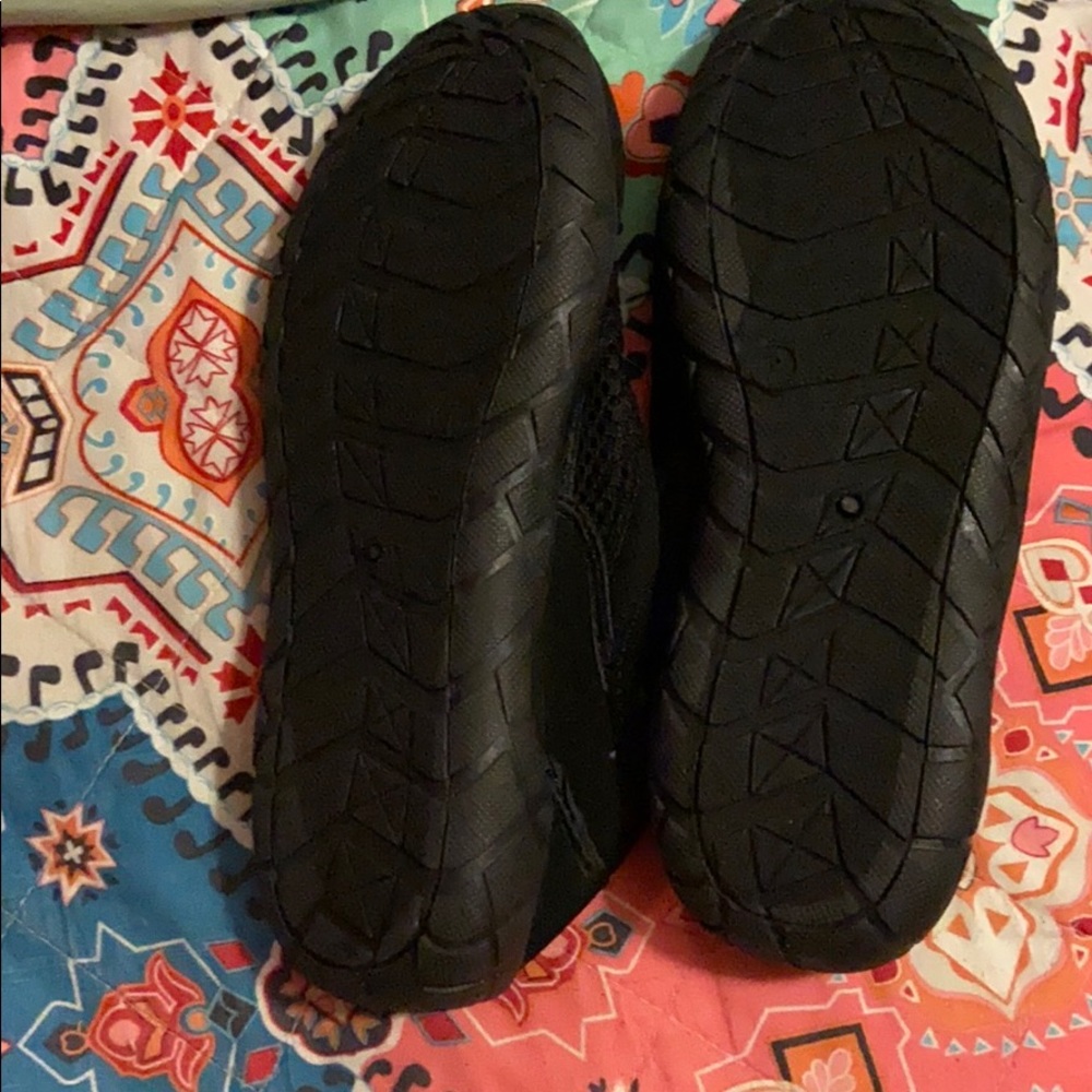 Water shoes - Picture 2 of 2